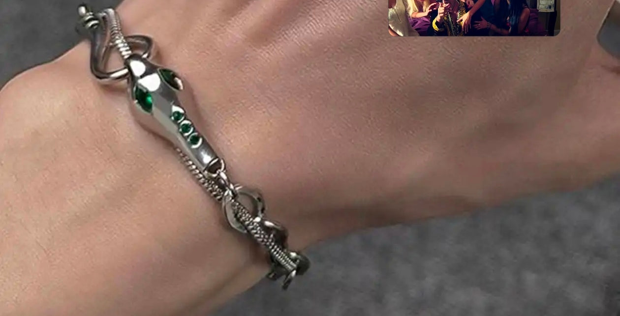 Emerald Crest Chain Bracelet
