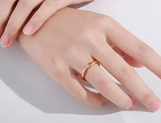 Luna Classic Gold Band